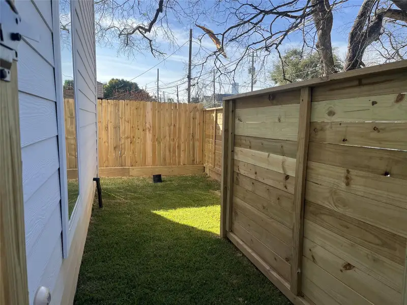 2424 Freeman St. - Side yard