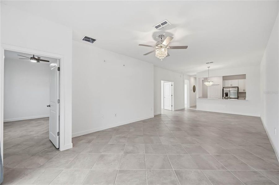 Spacious, unfurnished interior of a new home in , Englewood (Image 20).