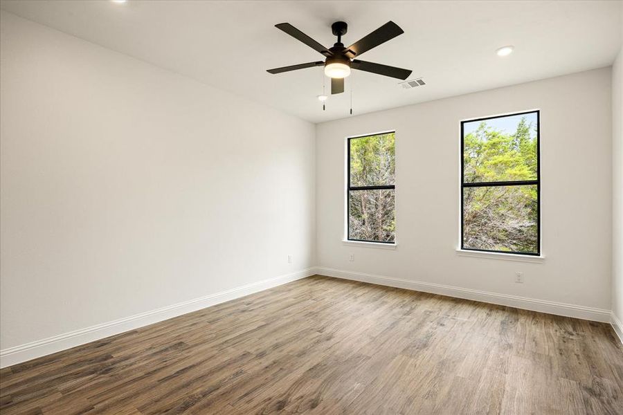 Spacious, unfurnished interior of a new home in , Granbury (Image 11).