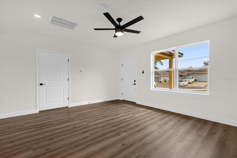 Spacious, unfurnished interior of a new home in , Summerfield (Image 18).