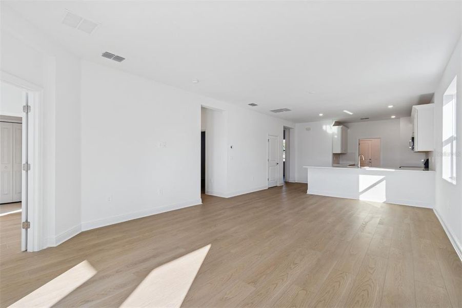 Spacious, unfurnished interior of a new home in Southpointe, Palmetto (Image 19).