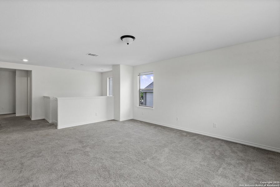 Spacious, unfurnished interior of a new home in Knox Ridge, Converse (Image 20).