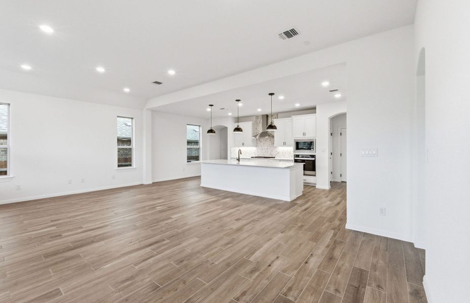 Spacious, unfurnished interior of a new home in Lago Mar, Texas City (Image 18). Spacious, unfurnished interior of a new home in Lago Mar, Texas City (Image 18).