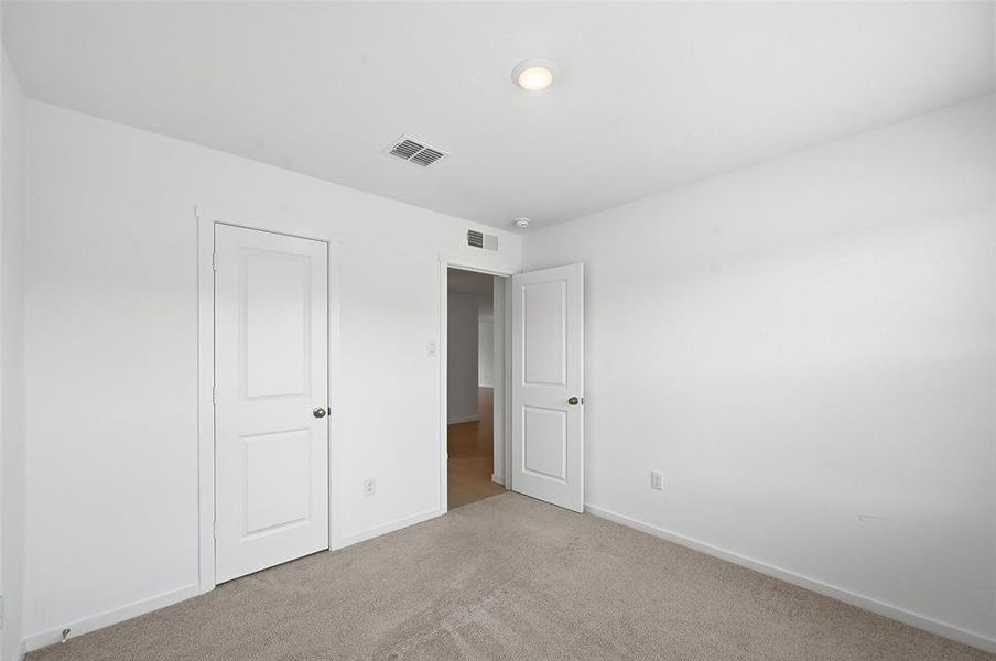 Spacious, unfurnished interior of a new home in Verandah, Royse City (Image 11).