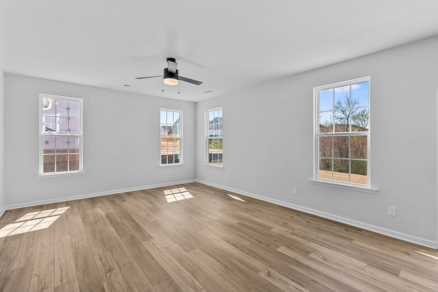 Spacious, unfurnished interior of a new home in Fieldstone, Lexington (Image 24).