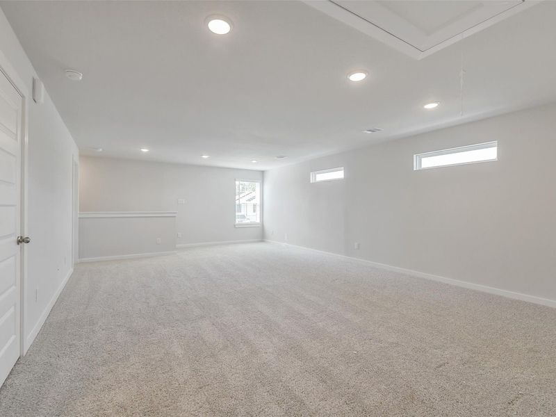 Spacious, unfurnished interior of a new home in Caney Creek Place, Conroe (Image 45).