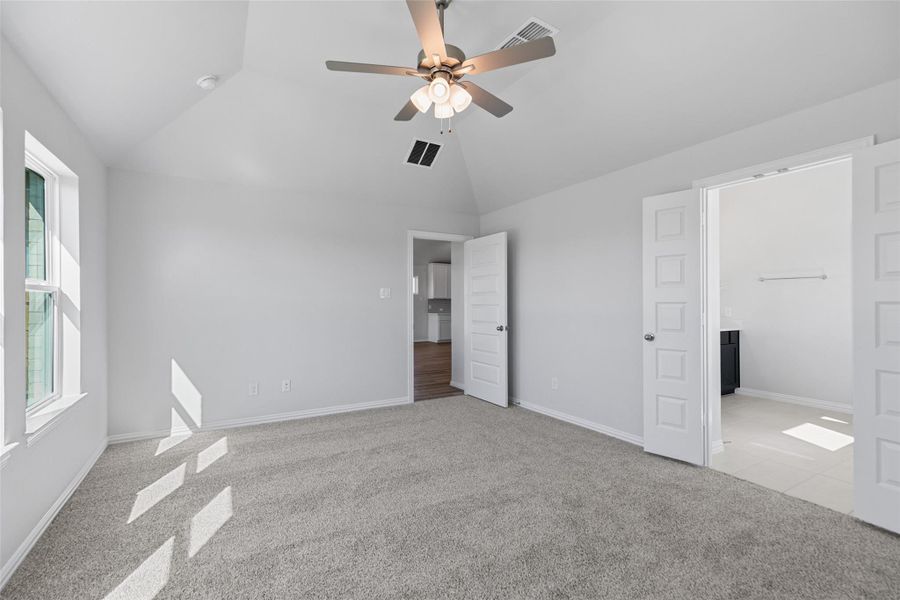 Spacious, unfurnished interior of a new home in River Ranch, Dayton (Image 27).