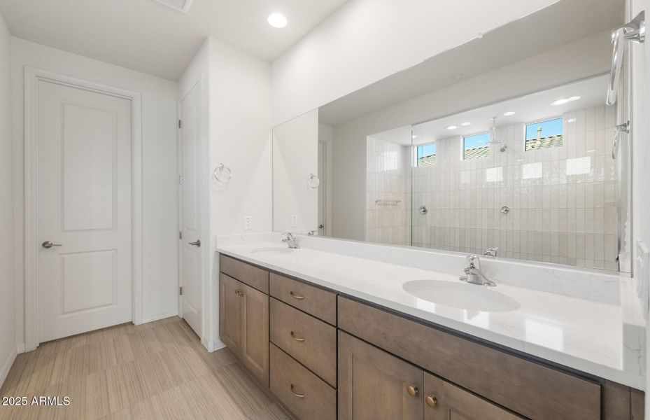 Owner's Bathroom Owner's Bathroom