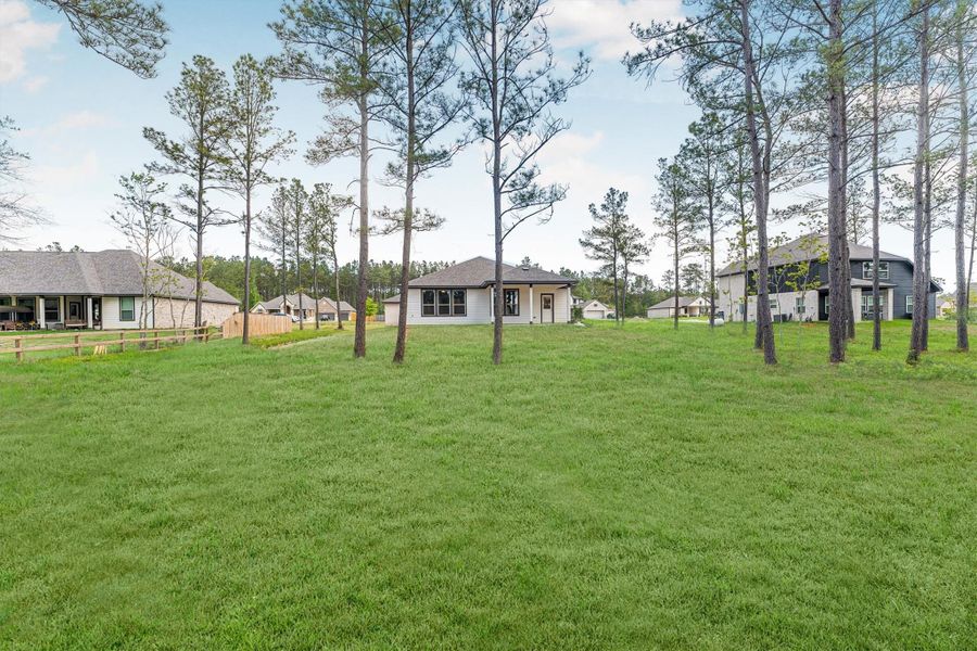 Exterior details and patio area of a home in Deer Pines, Conroe (Image 28).