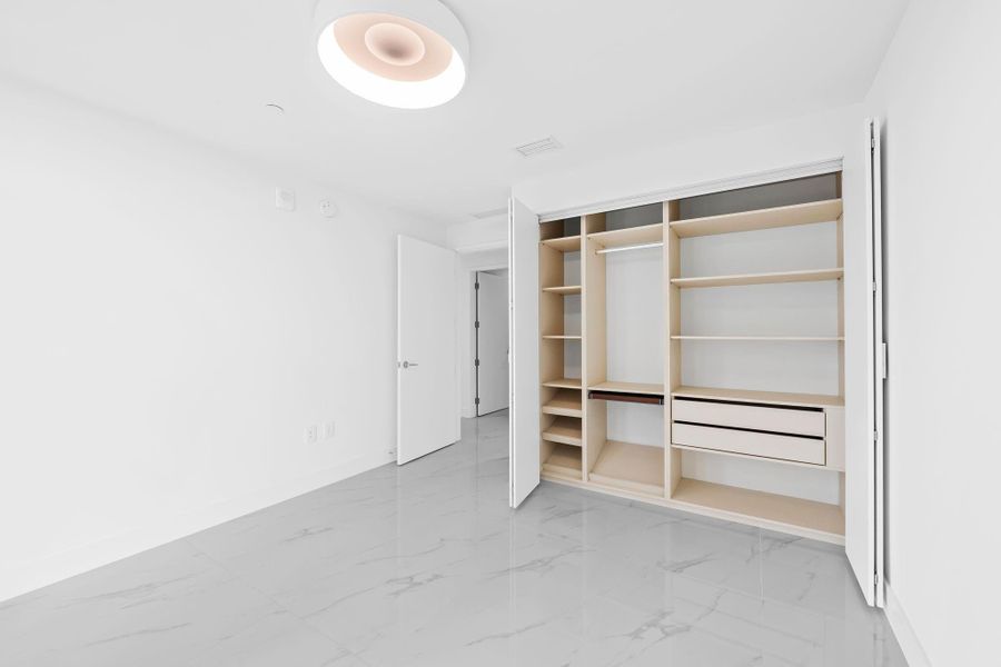 Spacious, unfurnished interior of a new home in Aria Reserve, Miami (Image 34). Spacious, unfurnished interior of a new home in Aria Reserve, Miami (Image 34).