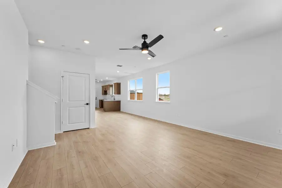 Spacious, unfurnished interior of a new home in Avery Centre, Round Rock (Image 30).