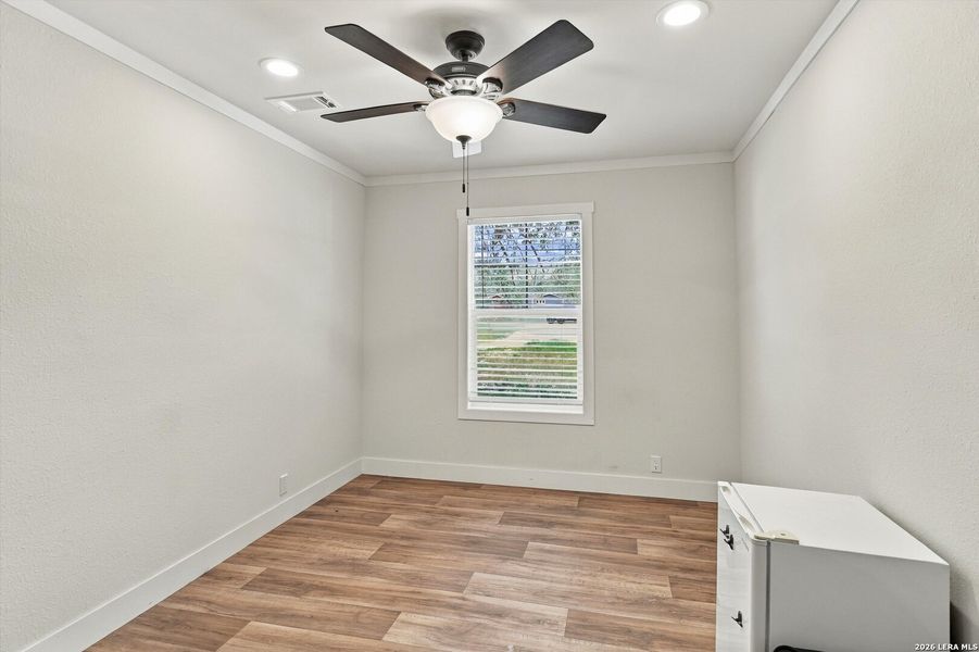 Spacious, unfurnished interior of a new home in , La Vernia (Image 18).