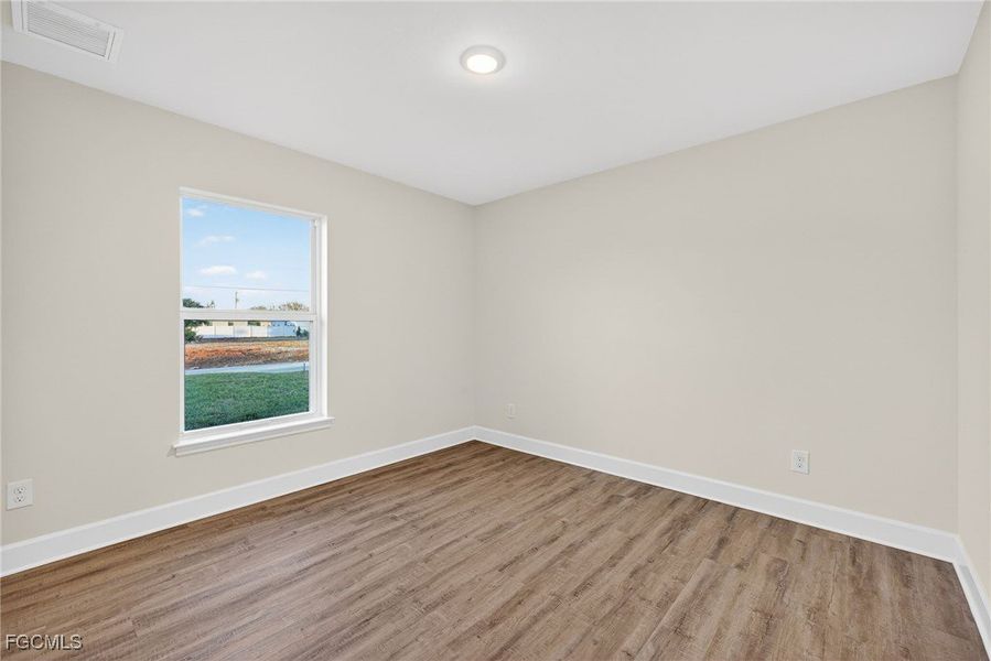 Spacious, unfurnished interior of a new home in Cape Coral, Cape Coral (Image 22).