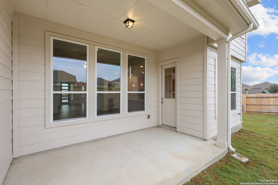 Exterior details and patio area of a home in Foxbrook, Cibolo (Image 21).