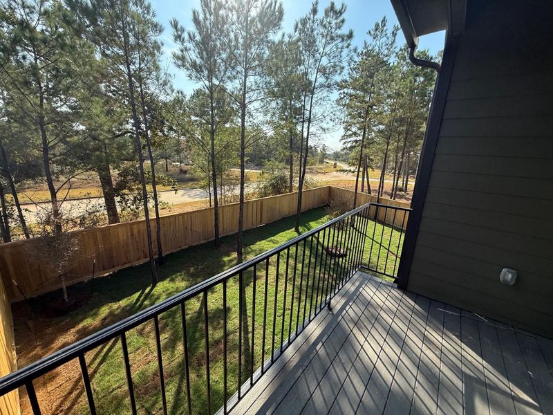 Exterior details and patio area of a home in Kresston, Montgomery (Image 3).