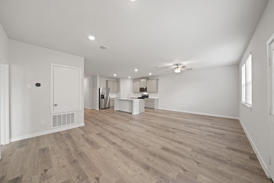 Spacious, unfurnished interior of a new home in Russell Ranch, Bay City (Image 15).