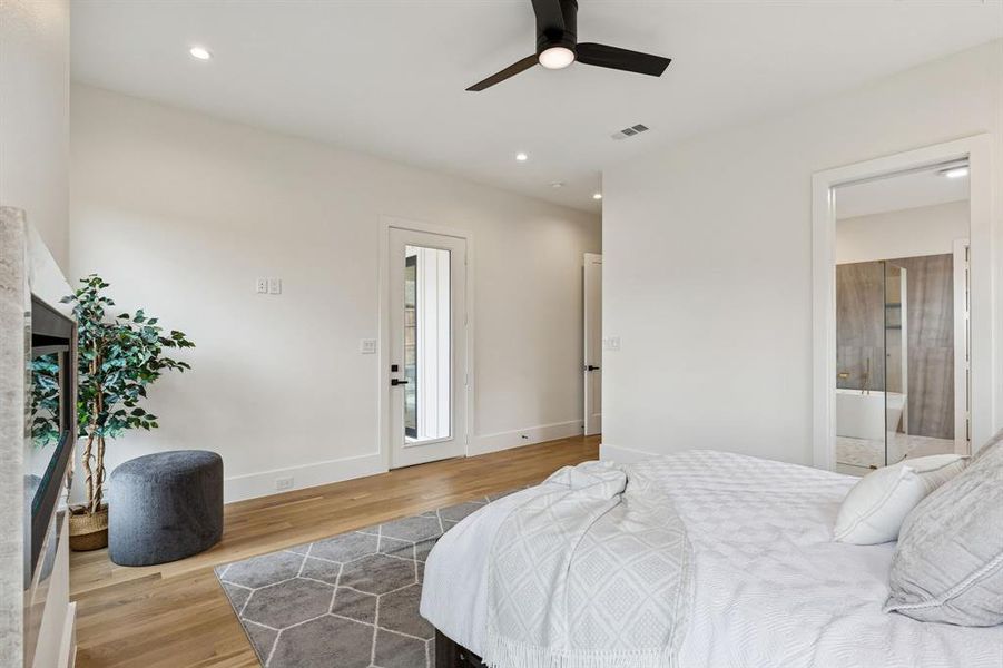 Furnished interior view inside a new home in , Dallas (Image 33).