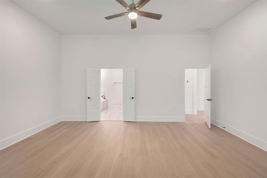 Spacious, unfurnished interior of a new home in Lone Star Landing, Montgomery (Image 37).