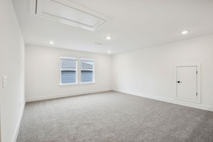 Spacious, unfurnished interior of a new home in Mission Hills, La Vergne (Image 16).