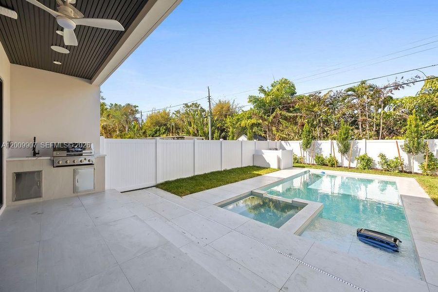 Exterior details and patio area of a home in , Fort Lauderdale (Image 29).