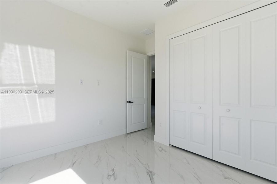Spacious, unfurnished interior of a new home in , Cape Coral (Image 44).