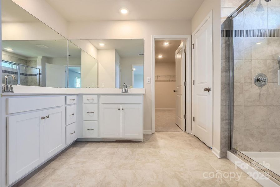 Owner's Bath (example) Owner's Bath (example)