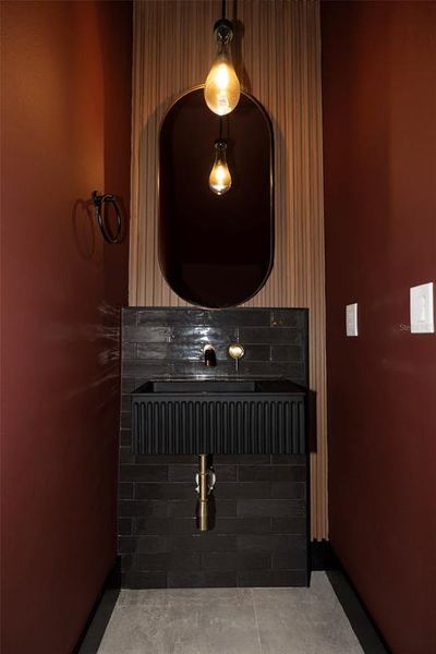 Close-up of interior finishes inside a home in , Tampa (Image 20).