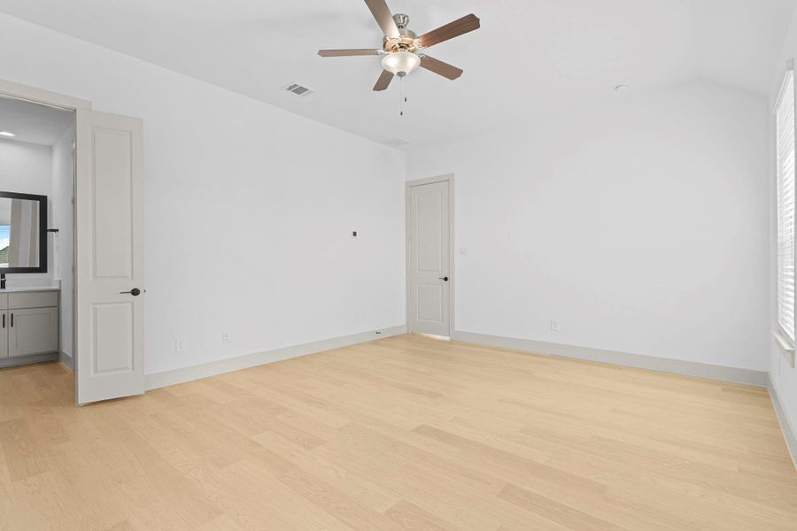 Spacious, unfurnished interior of a new home in Westland Ranch 60' Homesites, League City (Image 13).