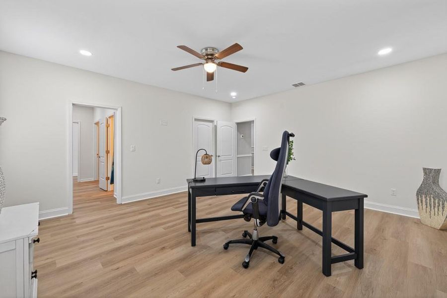 Furnished interior view inside a new home in , Oxford (Image 47).