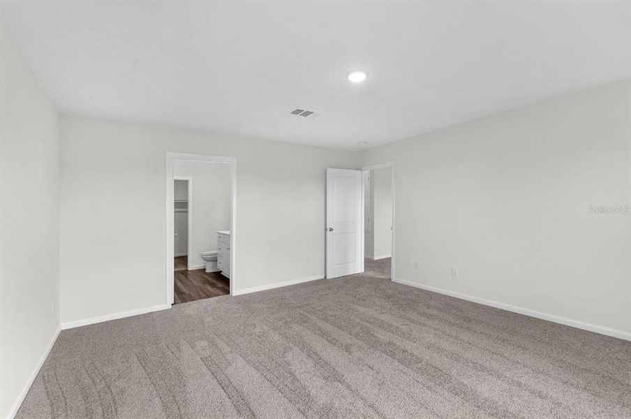 Spacious, unfurnished interior of a new home in Oakfield Lakes, Parrish (Image 15).