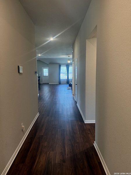 Spacious, unfurnished interior of a new home in Jordan's Ranch, San Antonio (Image 26).