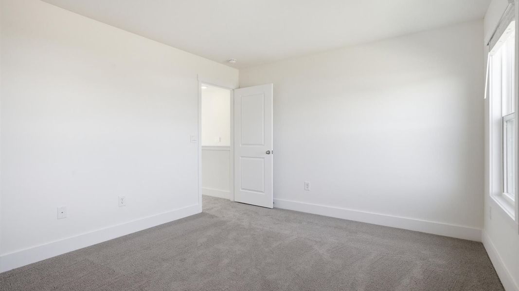 Spacious, unfurnished interior of a new home in Millstone Village, Morristown (Image 17).