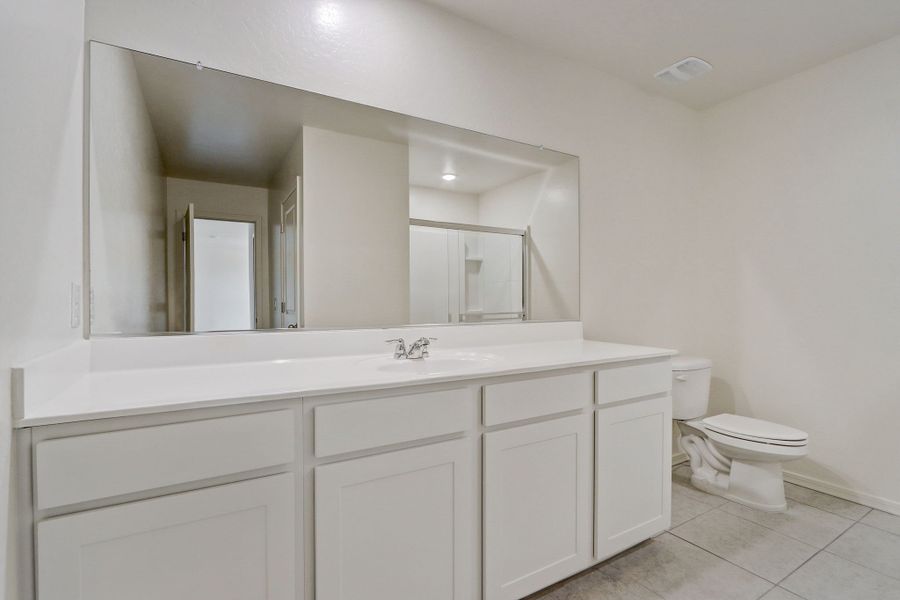Representative furnished interior of a home built from the Supernova by Starlight Homes in Stonebridge Manor, Waddell (Image 8).