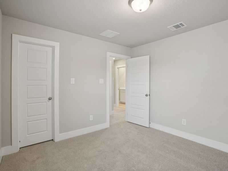 Spacious, unfurnished interior of a new home in Stetson Ridge, Marion (Image 27).