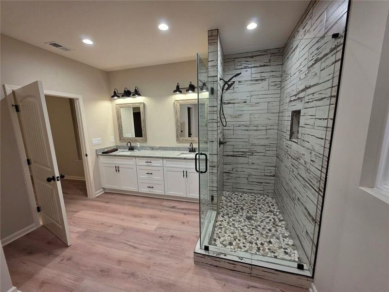 Furnished interior view inside a new home in , Jasper (Image 5).