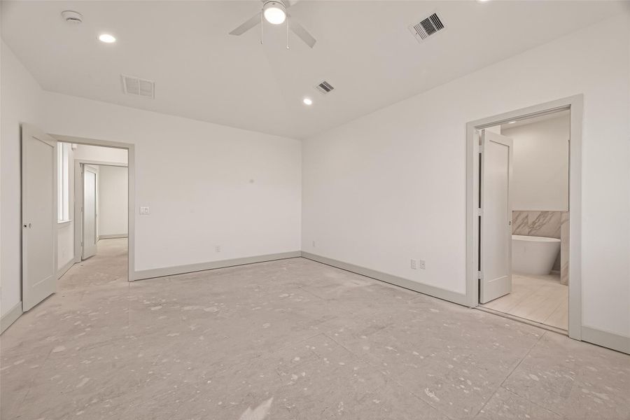 Spacious, unfurnished interior of a new home in , Houston (Image 22).