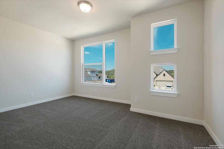 Spacious, unfurnished interior of a new home in Foxbrook, Cibolo (Image 14).