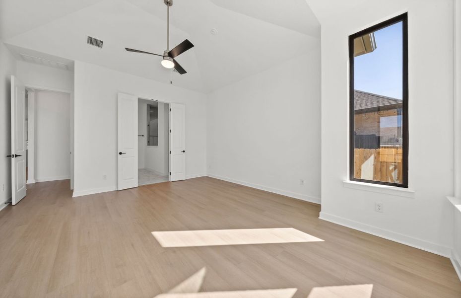 Spacious, unfurnished interior of a new home in 6 Creeks, Kyle (Image 34).