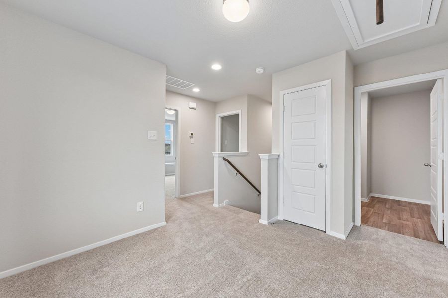 Spacious, unfurnished interior of a new home in Hymeadow, San Marcos (Image 35). Spacious, unfurnished interior of a new home in Hymeadow, San Marcos (Image 35).