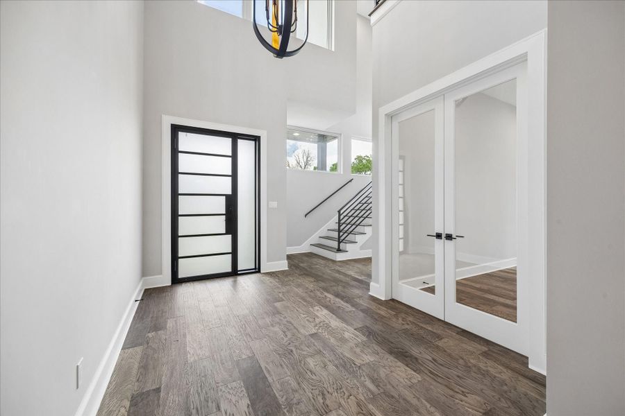 Spacious, unfurnished interior of a new home in , Houston (Image 36).