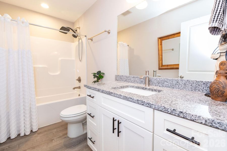 Guest bathroom. Guest bathroom.