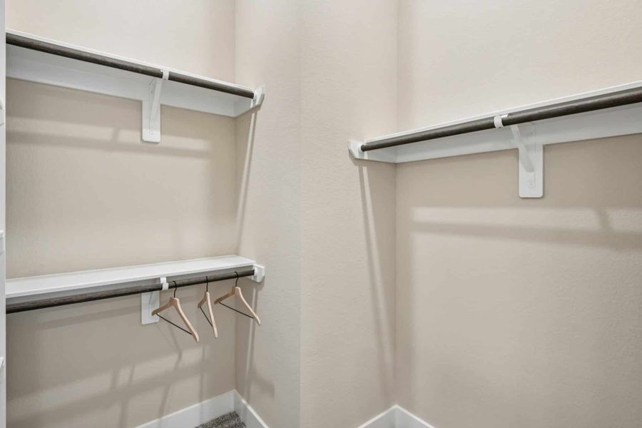 Spacious, unfurnished interior of a new home in Wood Leaf Reserve, Tomball (Image 20).