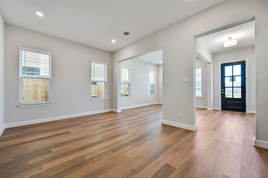 Spacious, unfurnished interior of a new home in Pearland Old Townsite, Pearland (Image 36).