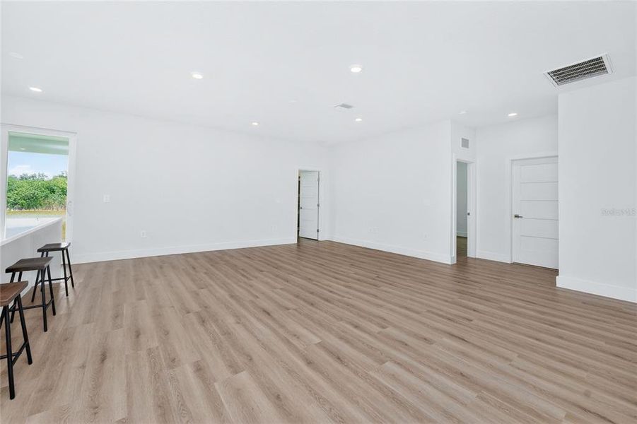Spacious, unfurnished interior of a new home in , Rotonda West (Image 34).