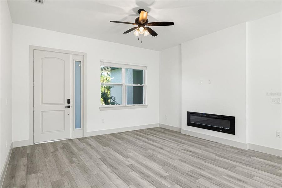 Spacious, unfurnished interior of a new home in , Port Charlotte (Image 20).