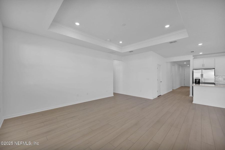 Spacious, unfurnished interior of a new home in Bradley Creek, Green Cove Springs (Image 18).