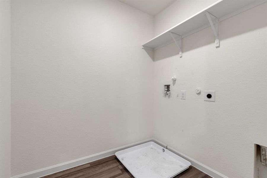 Spacious, unfurnished interior of a new home in Creekview Fossil Ridge, Pilot Point (Image 12).