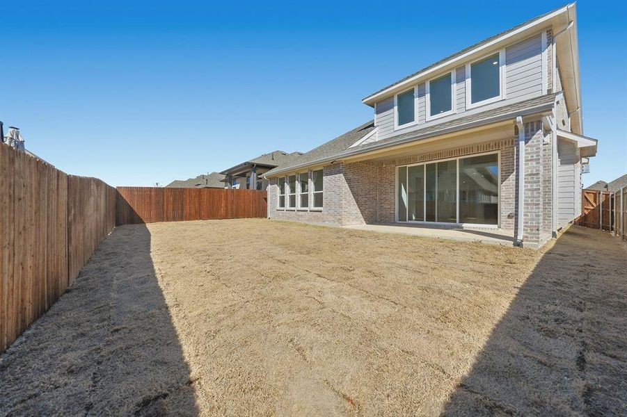 Exterior details and patio area of a home in Tavolo Park, Fort Worth (Image 4).