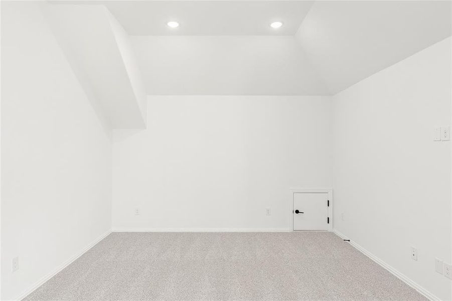 Spacious, unfurnished interior of a new home in Creekview Meadows, Pilot Point (Image 38).