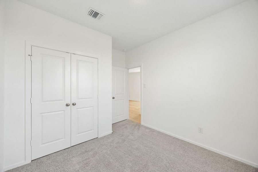 Spacious, unfurnished interior of a new home in Stokesbury, Waller (Image 24).